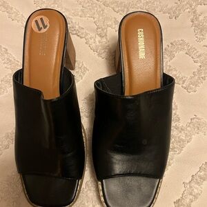 Sleek Square-Toe Leather Mule Slides in Classic Black